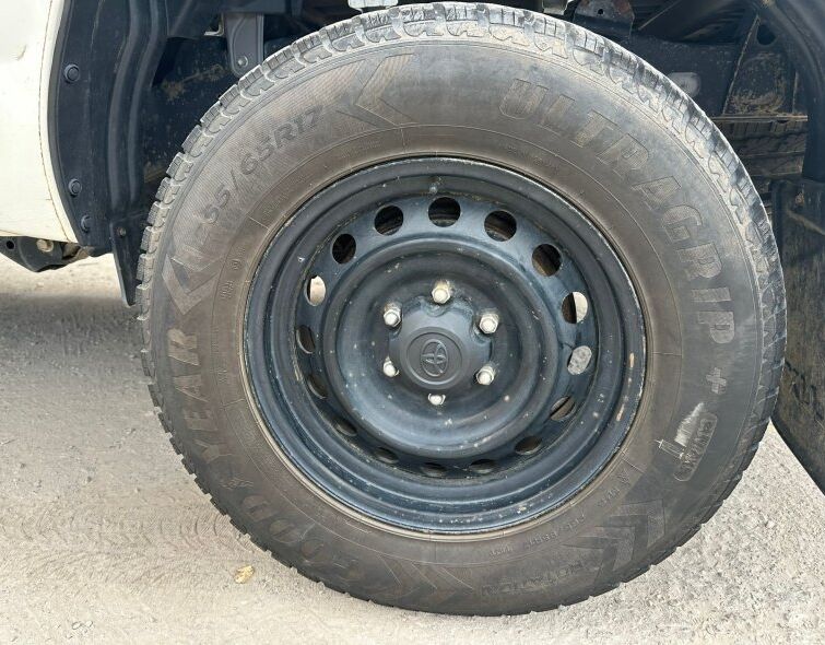 TOYOTA  HILUX DOUBLE CAB GX 4x4